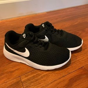 Nike Tanjun Sneakers black/white